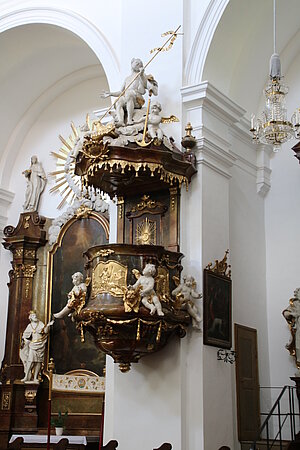 Poysdorf,  Pfarrkirche hl. Johannes der Täufer, spätbarocke Kanzel, um 1770