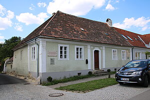Schrattenthal, Hauptstraße Nr. 36: Hier befand sich die erste Druckerei Niederösterreichs