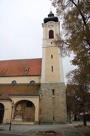 Tulln, Stadtpfarrkirche hl. Stephan, Pfeilerbasilika mit roman. Kern und gotischen Erweiterungen