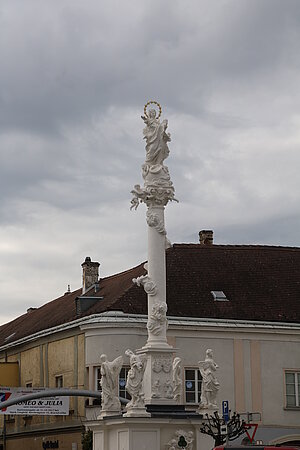 Bruck an der Leitha, Mariensäule am Hauptplatz, 1707 errichtet