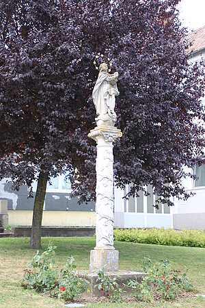 Fallbach, Mariensäule vor Haus Nr. 73, 1760