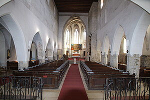 Langenlois, Pfarrkirche hl. Laurentius, romanisches Langhaus der dreischiffigen Basilika