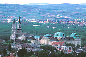 Klosterneuburg, Stift fern