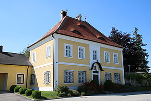 Neidling, Pfarrhof, spätbarocker Bau von 1785