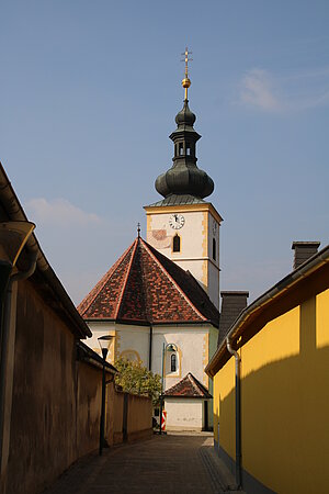 Pfaffstätten, Pfarrkirche hl.. Petrus und Paulus, romanische Saalkirche mit spätgotischem Turm