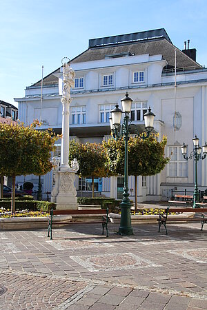 Tulln, Rathausplatz, Mariensäule, 1745