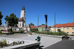 Langau, Blick über den neu gestalteten Hauptplatz