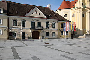 Laxenburg, Rathaus, ehem. Richterhaus, Biedermeierbau