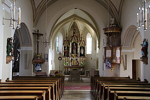 Nappersdorf, Pfarrkirche hl. Stephan, Blick in das Kircheninnere mit neugotischem Hochaltar