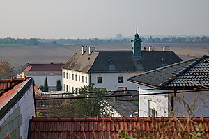 Raggendorf, Schloss Raggendorf, vierflügeliger Renaissancebau in der Ortsmitte, Ende 16. Jh.