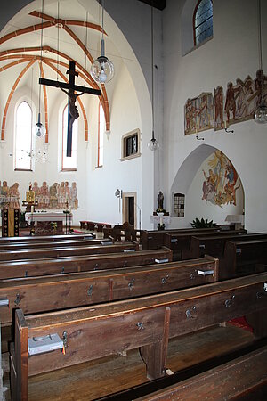 Alland, Pfarrkirche hll. Georg und Margarethe, Blick Richtung Chor