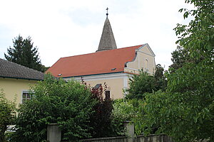 Maria Ponsee, Pfarr- und Wallfahrtskirche Mariä Geburt, romanische Chorquadratkirche, Um- und Ausbauten im 16. und 18. Jh.