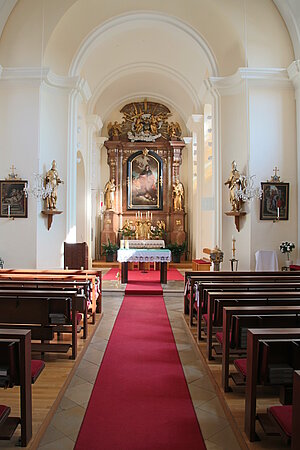 Weikersdorf am  Steinfelde, Pfarrkirchehl. Jakobus der Ältere, Blick in das barocke Langhaus, 1753