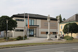Asparn an der Zaya, Gemeindeamt
