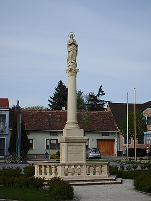 Neudorf im Weinviertel, Mariensäule, errichtet anlässlich der Verkündigung des Dogmas von der Unbefleckten Empfängnis, 1854