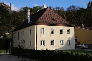 Niederkreuzstetten, Pfarrhof