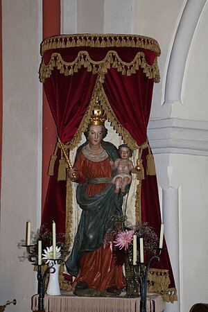 Semmering, Pfarrkirche Hl. Familie, 1894-95 nach Plänen von Gustav von Neumann errichtet, Madonna, Mitte 18. Jh.