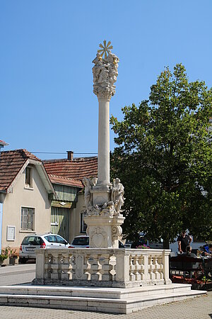 Hof am Leithaberge, Dreifaltigkeitssäule auf dem Hauptplatz, 1770