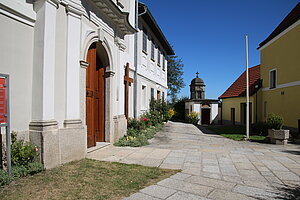 Blick über den Kirchenplatz