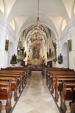 Pillichsdorf, Pfarrkirche hl. Martin, Blick in das ehem. romanische Langhaus