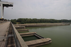 Altenwörth, Kraftwerk Altenwörth, Schleusenanlage