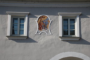 Senftenberg, Unterer Markt Nr. 31, Bürgerhaus, im Kern 16. Jh., Fresken Ende 18. Jh.