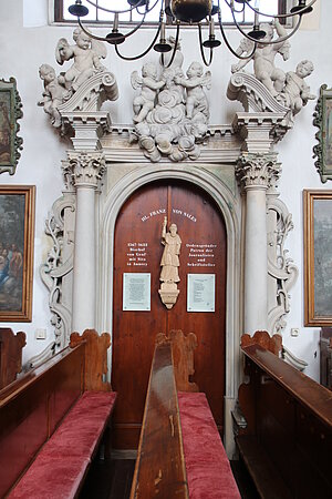 Schloss Artstetten, Pfarrkirche hl. Jakobus der Ältere, barockes Marmorportal aus Istrien