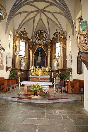 Heidenreichstein, Pfarrkirche hl. Margareta, Blick in den Chor
