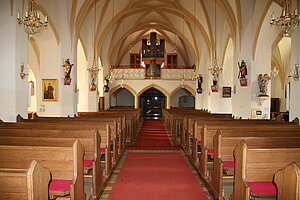 St. Leonhard am Forst, Pfarrkirche St. Leonhard, Kircheninneres, Blick gegen spätgotische West-Empore
