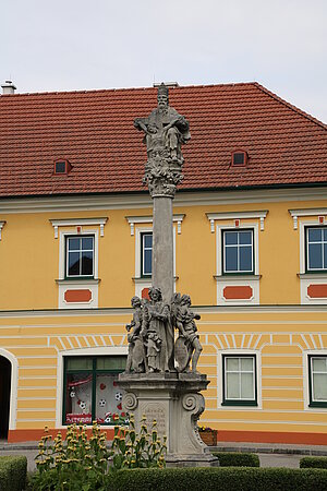 Mank, Dreifaltigkeitssäule auf dem Hauptplatz, um 1700