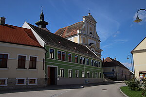 Straning, Gemeindeamt und Volksschule