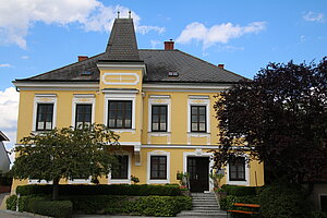 Stratzing, Obere Hauptstraße Nr. 36: spätsecessionistische Fassade