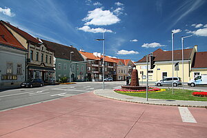 Himberg, Hauptplatz