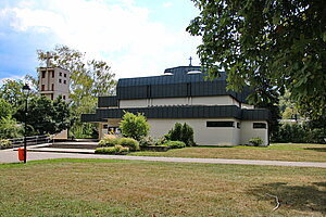 Krummnußbaum, Pfarrkirche Mariae Empfängnis, 1972/73 nach Plänen von Paul Pfaffenbichler, Sichtbetonbau