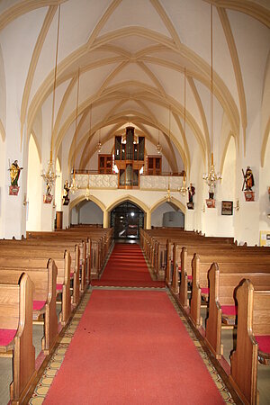 St. Leonhard am Forst, Pfarrkirche St. Leonhard, Kircheninneres, Blick gegen spätgotische West-Empore