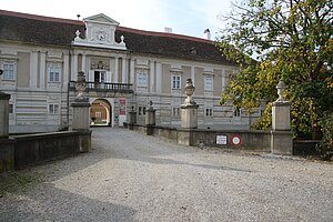 Rohrau, Schloss Harrach, Ausbau nach Türkenkriegen, 1688 und 1722 Umbauten