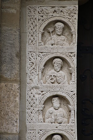 Tulln, Stadtpfarrkirche hl. Stephan, Westportal mit reliefierten Türpfosten, um 1200
