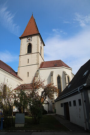 Pottenstein, Pfarr- und Wallfahrtskirche Maria Trost im Elend, spätromanischer Turm, gotischer Chor