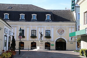 Tulln, Rudolfstraße Nr. 1, barockes Eckhaus