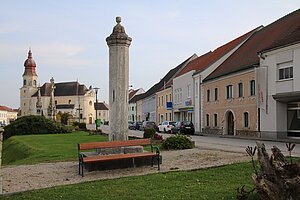 Göllersdorf, Hauptplatz, Pranger, 2. Hälfte 16. Jahrhundert