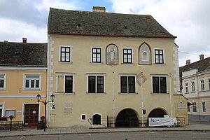 Laa an der Thaya, Altes Rathaus, im 16. Jahrhundert umgebaut und neue Fassade