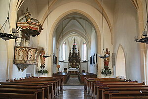 Altpölla, Pfarrkirche Mariae Himmelfahrt, Blick in das Kircheninnere