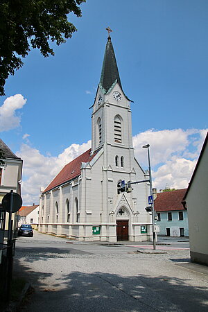 Schwarzenau, Pfarrkirche Herz Mariae, neugotischer Bau nach Plänen von Alois Klee, 1903 geweiht, 1934 erweitert