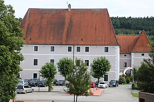 Schloss Zeillern, urspr. spätmittelalterliches Wasserschloss, Anlage aus der 1. Hälfte des 17. Jahrhunderts