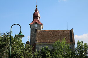 Kühnring, Pfarrkirche Hll. Philipp und Jakob, romanischer Quaderbau mit ehemals freistehendem Turm