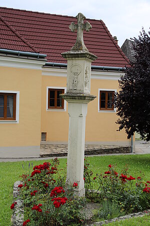 Maissau, Bildstock am Hauptplatz, 1681