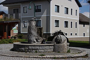 St. Oswald, Kirchenplatz, Brunnen von Oswald Renner, 1996