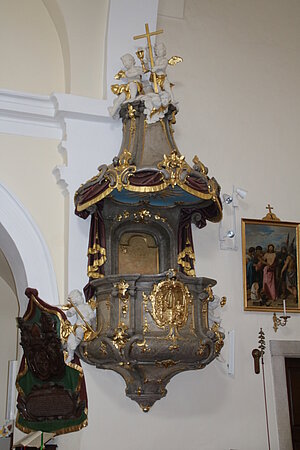 Pillichsdorf, Pfarrkirche hl. Martin, Kanzel mit reichem Dekor, 3. Viertel 18. Jh.