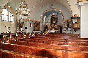 Enzersfeld, Pfarrkirche Mariae Geburt, 1908/09, im Inneren sezessionistische Ausstattung