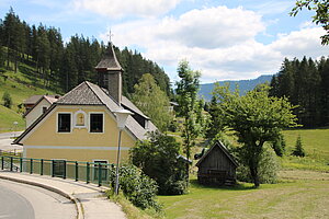 Lahnsattel, ehem. evangelische Schule, erbaut 1870, heute Kulturheim